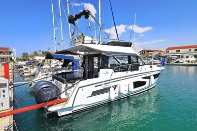Image de Sibenik Sun-soaked Sailing: A Luxurious Croatian Voyage