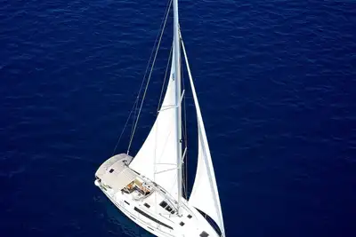 Image de Sibenik Sun-Kissed Sailing: A Luxurious Beach Experience in Croatia