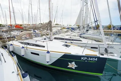 Image de Sibenik Sun-soaked Sailing: A Luxurious Croatian Voyage