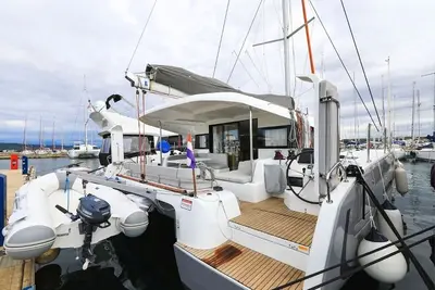 Image de Sibenik Sun-soaked Sailing: A Luxurious Croatian Voyage
