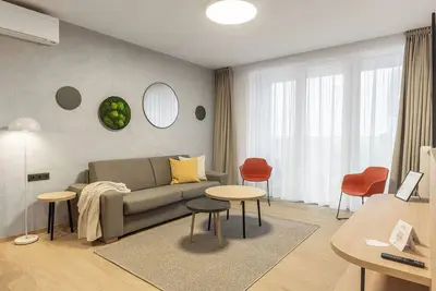 Image de New 2-room apartment, self-check-in, underground parking, discount on wellness & fitness center