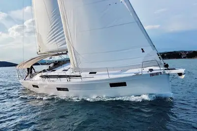 Image de Sibenik Sun-soaked Sailing: A Luxurious Croatian Voyage