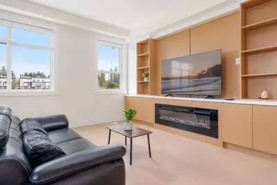 Image de Newly Built 3br Townhome | Rooftop Patio & Garage