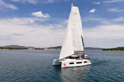 Image de Sibenik Sun-soaked Sailing: A Luxurious Croatian Voyage