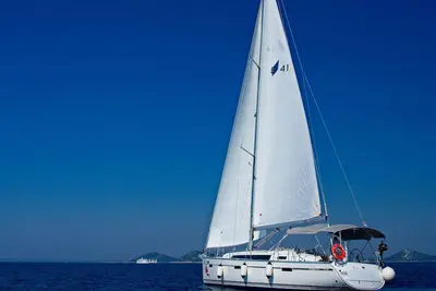 Image de Sibenik Sun-Kissed Sailing: A Luxurious Beach Experience in Croatia