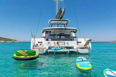 Image de Sun-Kissed Sailing Adventure in Islas Sarónicas
