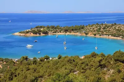 Image de Sibenik Sun-Kissed Sailing: A Luxurious Beach Experience in Croatia
