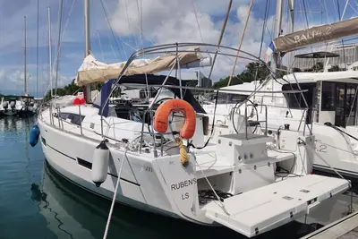 Image de Caribbean Bliss: Sun-Soaked Sailing Adventure from Antigua y Barbuda to Santa María, Puerto Alegre