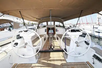 Image de Sibenik Sun-Kissed Sailing: A Luxurious Beach Experience in Croatia