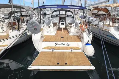 Image de Sibenik Sun-Kissed Sailing: A Luxurious Beach Experience in Croatia