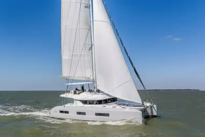 Image de Caribbean Dream: Sun-Kissed Sailing Adventure from Guadalupe, Grande-Terre
