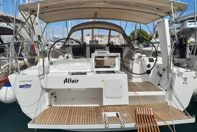 Image de Sibenik Sun-Kissed Sailing: A Luxurious Beach Experience in Croatia