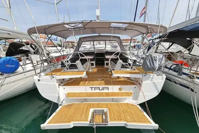 Image de Sibenik Sun-soaked Sailing: A Luxurious Croatian Voyage