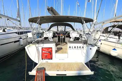 Image de Sibenik Sun-Kissed Sailing: A Luxurious Beach Experience in Croatia