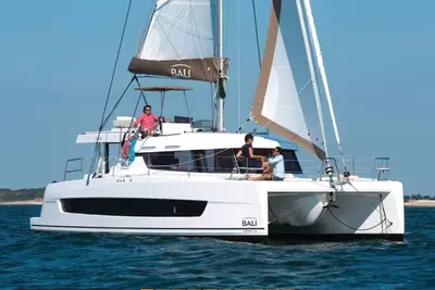 Image de Caribbean Bliss: Sun-soaked Sailing Adventure from San Vicente y las Granadinas