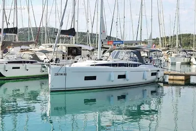 Image de Sibenik Sun-soaked Sailing: A Luxurious Croatian Voyage