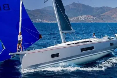 Image de Sun-Kissed Sailing Adventure in Islas Sarónicas