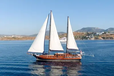 Image de Sun-Kissed Sailing Adventure in Islas Sarónicas