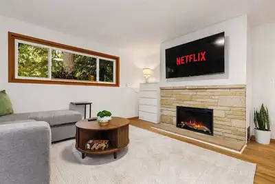 Image de Lake City 2br | Firepit + Ev | Sleeps 4