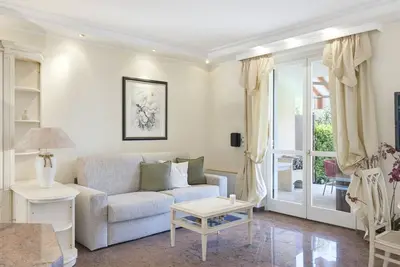 Image de Regarda - Basiliko White Apartment with pool and wifi
