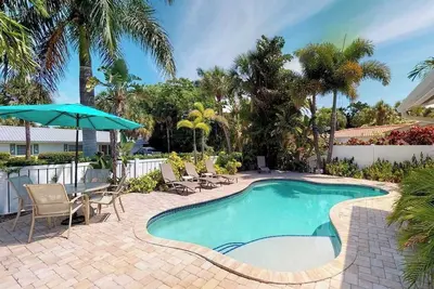 Image de Comfortable island villa with private heated pool, courtyard & easy beach access