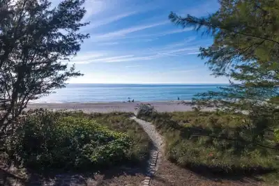 Image de Quaint beachfront duplex villa in ideal location with screened lanai & free trolley