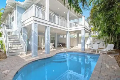 Image de Modern villa home near Gulf beaches with private heated pool & WiFi