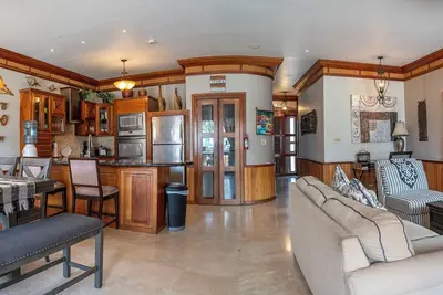 Image de Experience Luxury by the Sea – Condo 16 at Oceans 23, Belize
