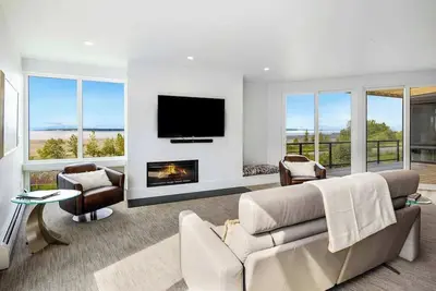 Image de Bootleggers Landing Villa | Luxury Loft | Roof Deck