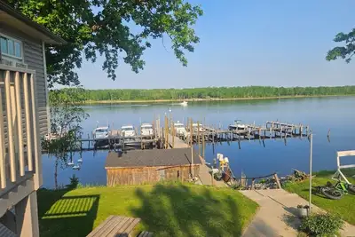Image de Lovely 2-bedroom apartment with Ac on the beautiful Rainy River. Sleeps 6