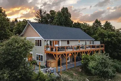 Image de Amazing Views / Hot Tub / Sauna / Firepit / Games
