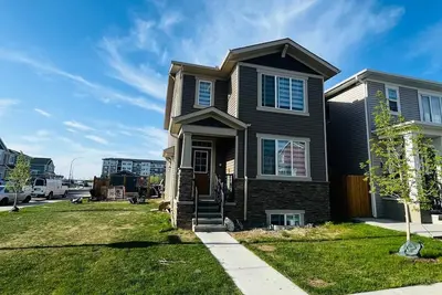 Image de 🌟Beautiful Home | Sleeps 8 | Free Parking & WiFi|Near Airport and Downtown|