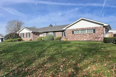 Image de The Ranch@DePauw is available August, 4 bedrooms. Modern, clean, Greencastle, In
