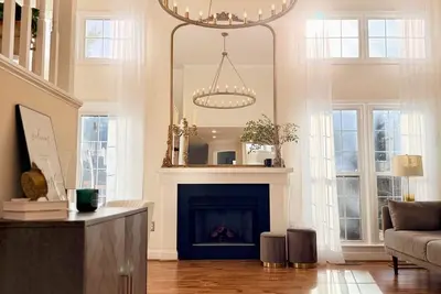 Image de Chateau Lumière. Modern Townhome. 15 Mins to Iad