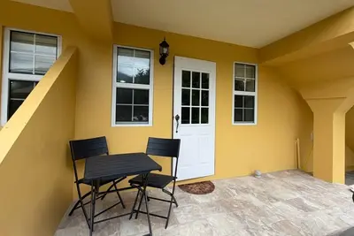 Image de Topriver View 2-bd Apt - 5 min walk to beach in beautiful Charlotteville with Ac