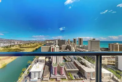 Image de Waikiki Studio with Rooftop Pool & Hot Tub