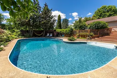 Image de New: Family Pool Retreat in Stone Ridge