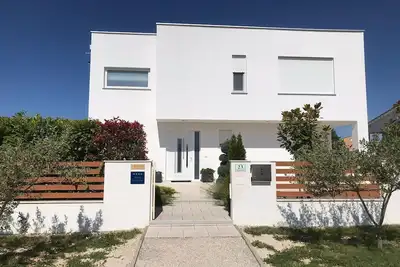 Image de Retraite familiale confortable avec piscine