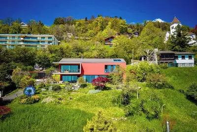 Image de Luxury Villa Retreat with Garden & Lake Views