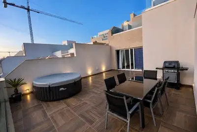 Image de Exclusive Penthouse with Jacuzzi in San Julian