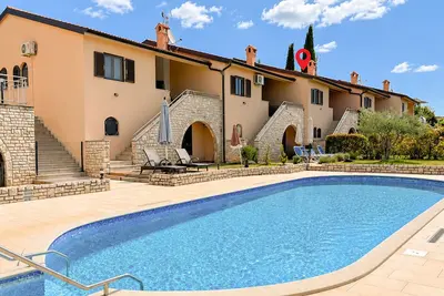Image de Awesome home in Kastelir with swimming pool