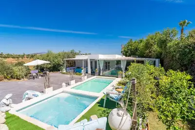 Image de Cubo's Coco Rural House & Pool / Piscine privée / Jacuzzi extérieur froid / Barbecue / Wi-Fi gratuit