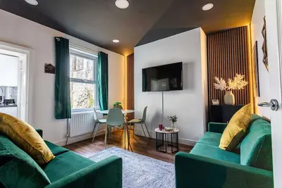 Image de Spacious 4br Home with Parking, Sleeps 8, Preston