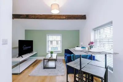 Image de Central Otley Duplex | Sleeps 4 | Walk to Cafés