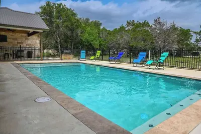 Image de Living Life ~ Frio River Access ~ Private Pool