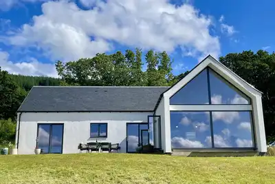 Image de Breathtaking Loch Fyne Escape – Contemporary Home with Incredible Views
