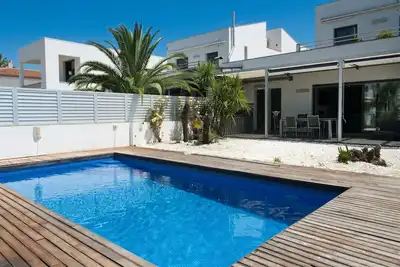 Image de Welcs Villa 377 Emp with a pool and boat slip