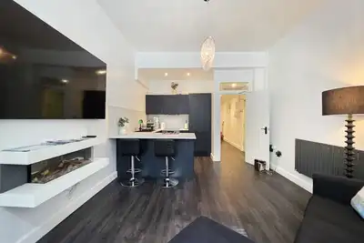 Image de stylish ground floor apartment off Douglas promenade