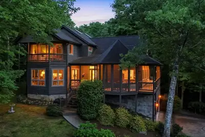 Image de Fox Hollow | Views, Hot Tub, Game Room, Play Area!