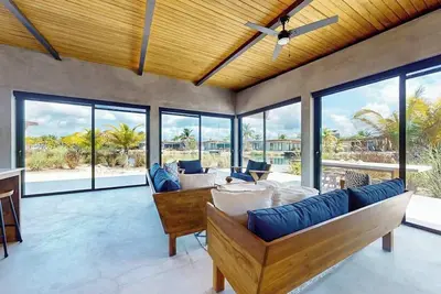 Image de Relaxing lagoonfront villa with private pool, dock, café & on-site spa